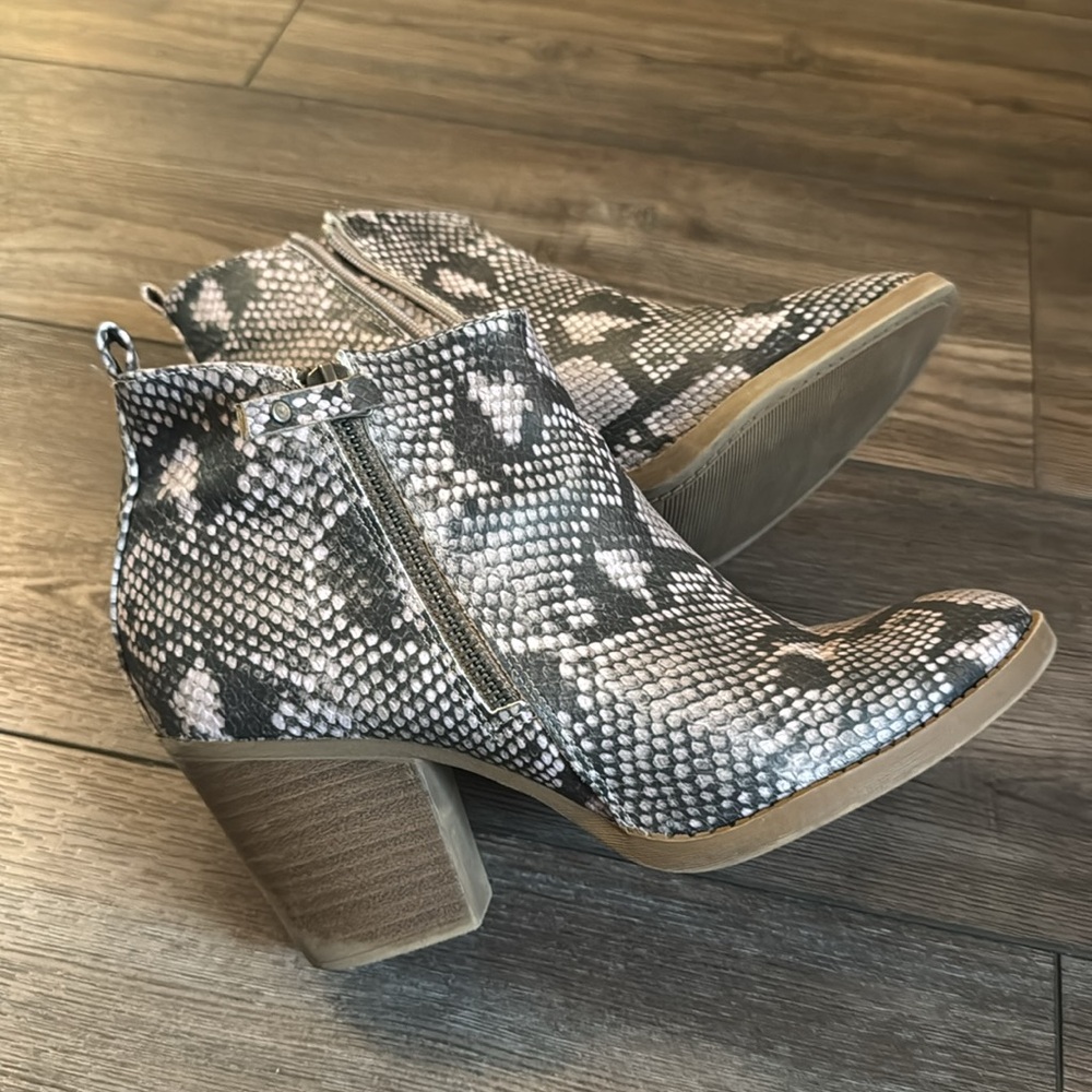 Universal Thread Snakeskin Ankle Boots - Gray - Picture 4 of 5